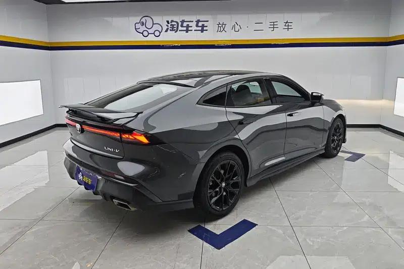 Changan UNI-V 2024 1.5T Premium Edition — миниатюра 3
