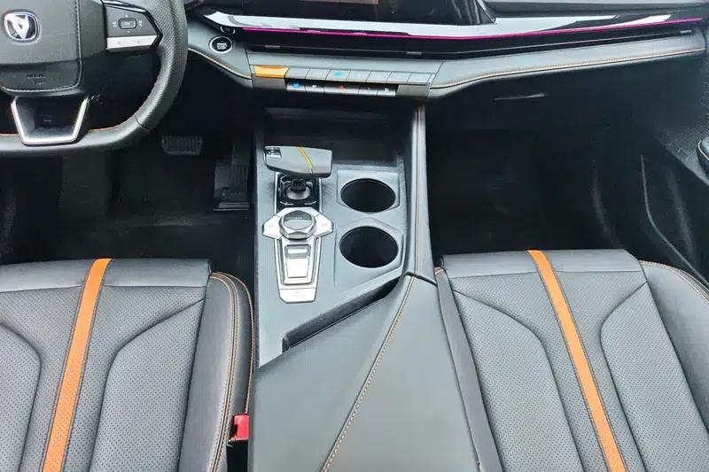 Changan UNI-V 2024 1.5T Premium Edition — миниатюра 9