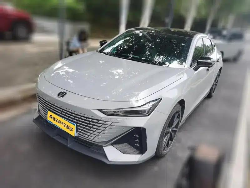 Changan UNI-V 2022 1.5T Premium Edition — миниатюра 1