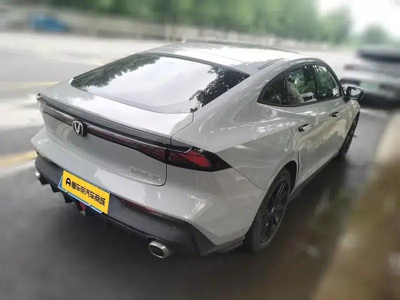 Changan UNI-V 2022 1.5T Premium Edition — миниатюра 2