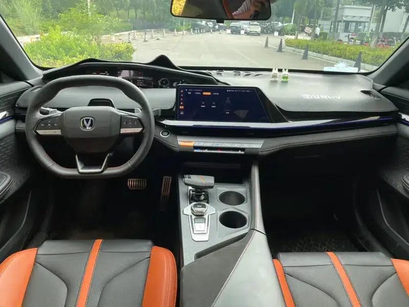 Changan UNI-V 2024 1.5T Premium Edition — миниатюра 10