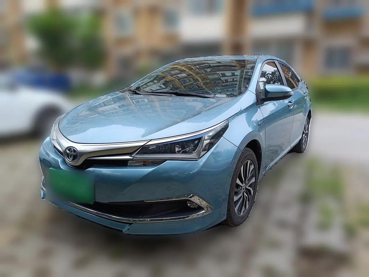 Toyota Corolla 2016 Dual-Engine 1.8L E-CVT Elite Edition — миниатюра 1