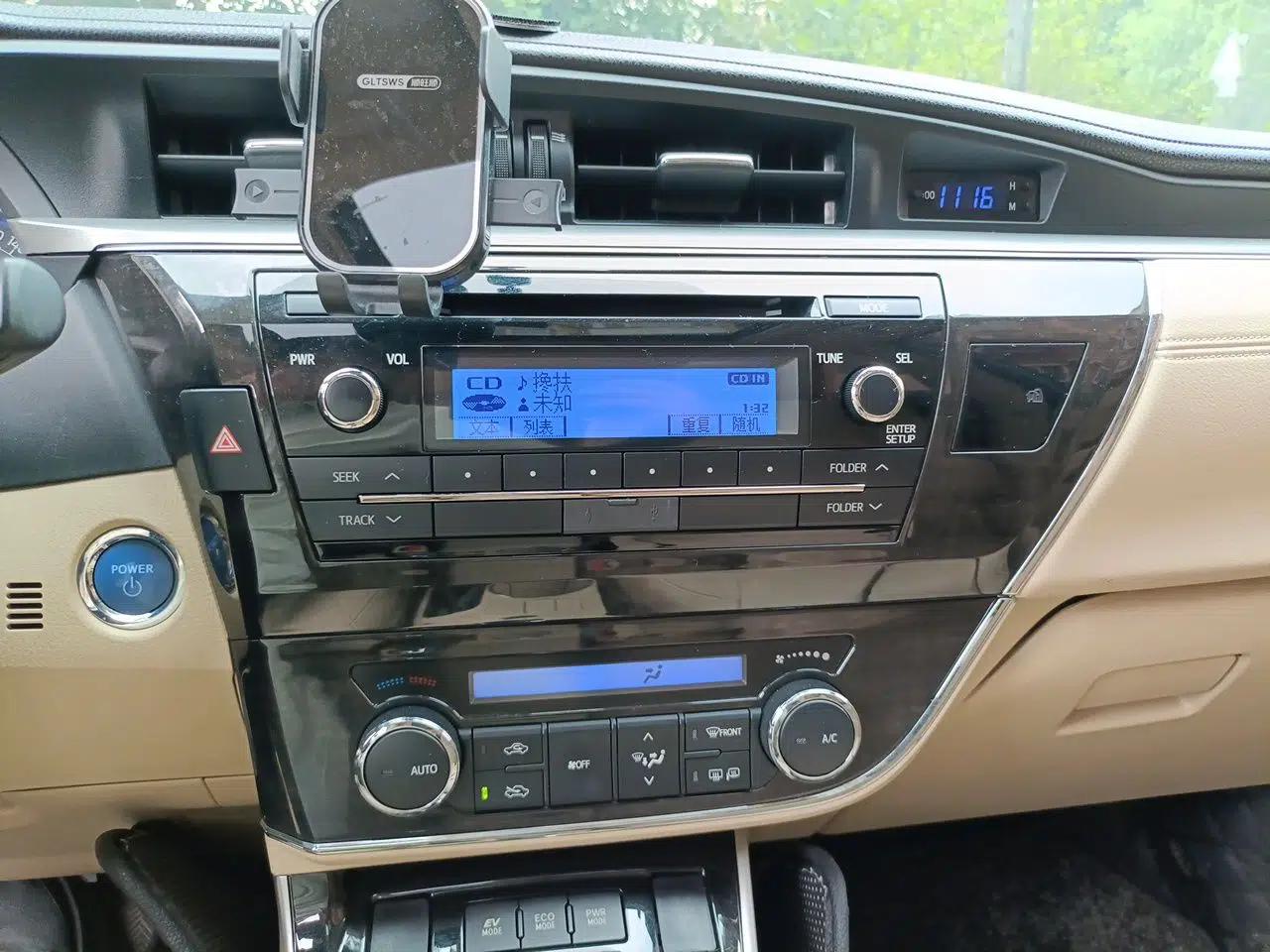Toyota Corolla 2016 Dual-Engine 1.8L E-CVT Elite Edition — миниатюра 13