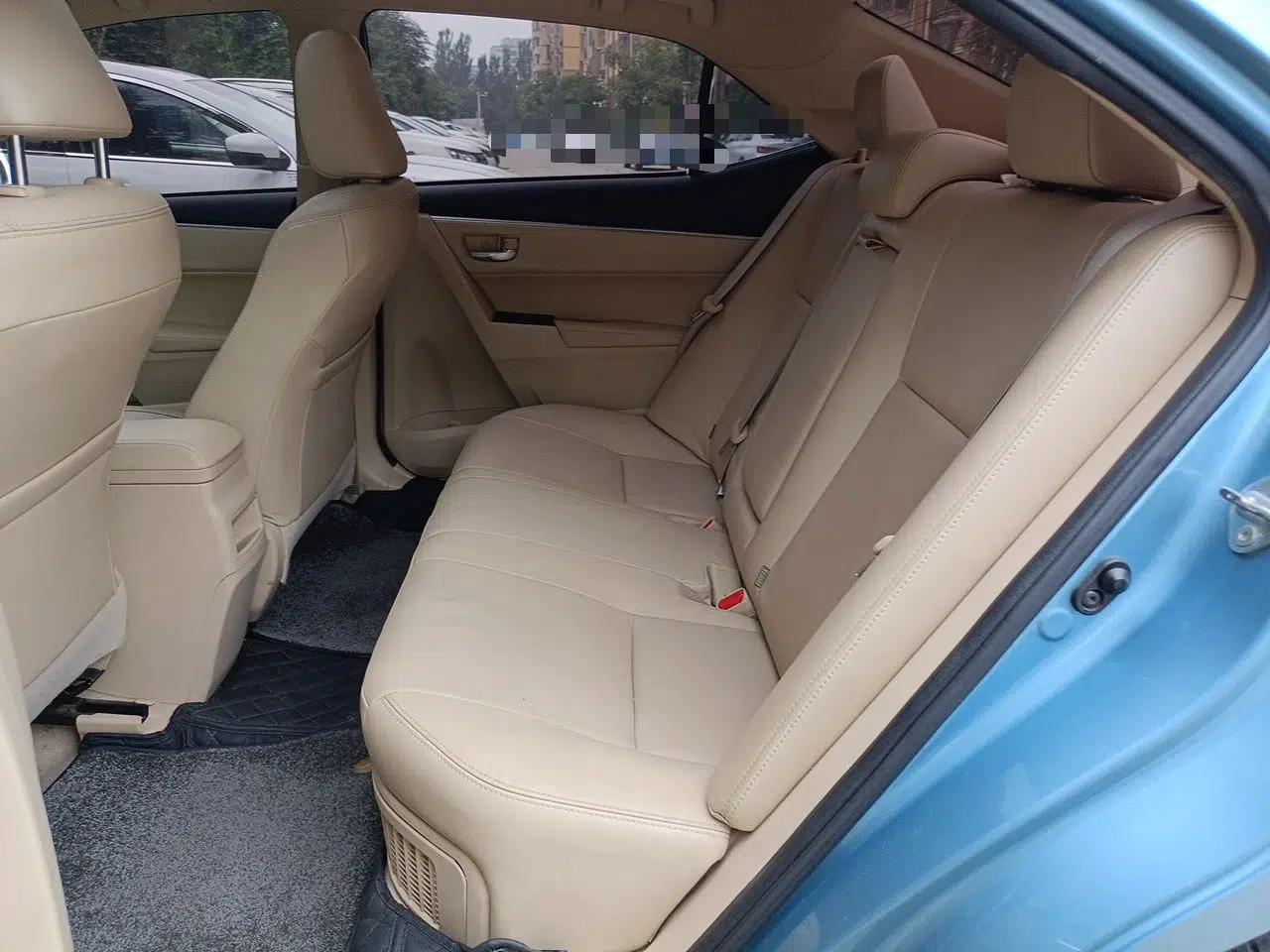 Toyota Corolla 2016 Dual-Engine 1.8L E-CVT Elite Edition — миниатюра 17