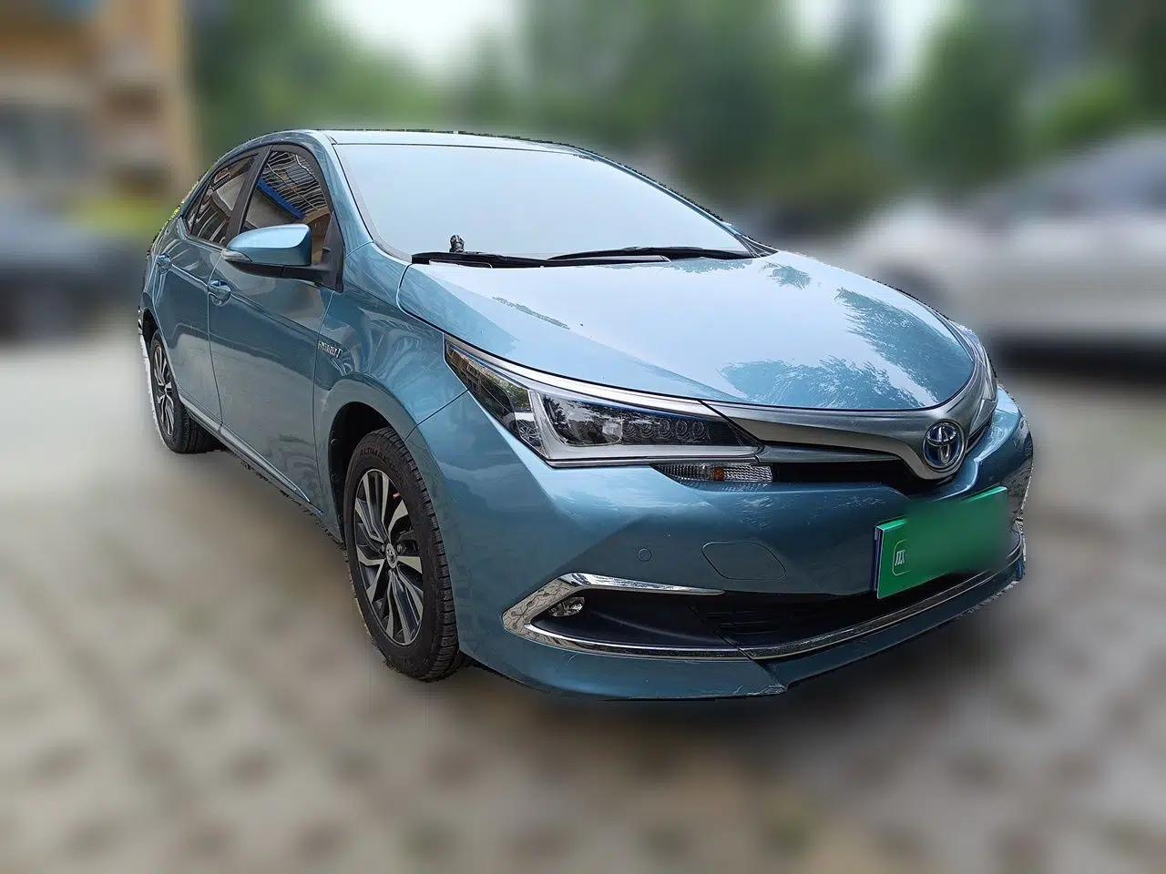 Toyota Corolla 2016 Dual-Engine 1.8L E-CVT Elite Edition — миниатюра 3