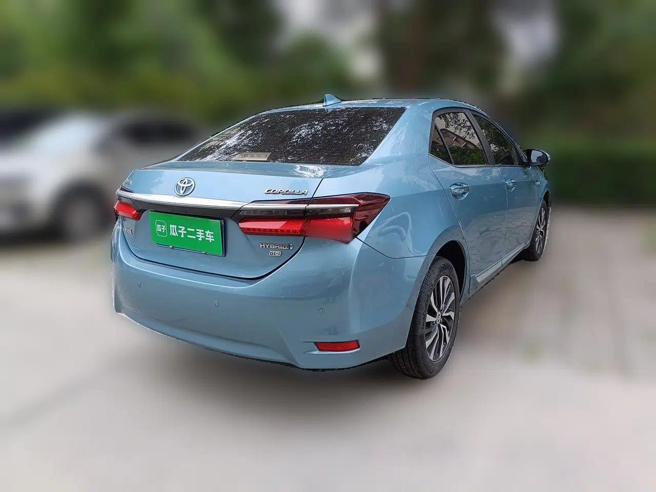 Toyota Corolla 2016 Dual-Engine 1.8L E-CVT Elite Edition — миниатюра 6