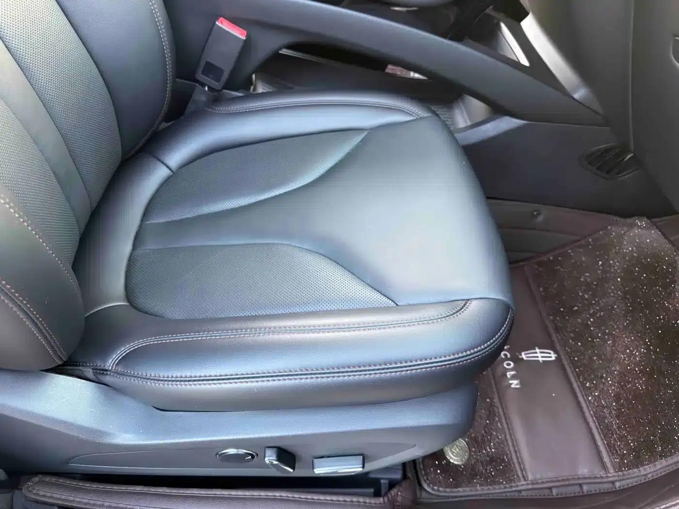 Navigator 2021 2.0T AWD Premium Edition — миниатюра 21