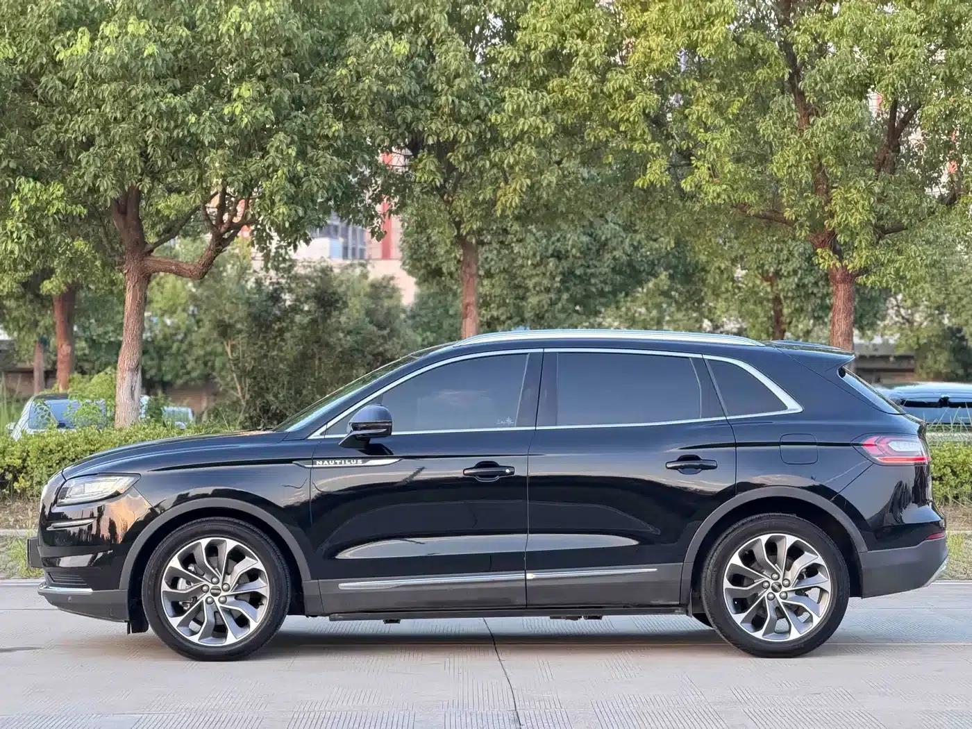 Navigator 2021 2.0T AWD Premium Edition — миниатюра 4