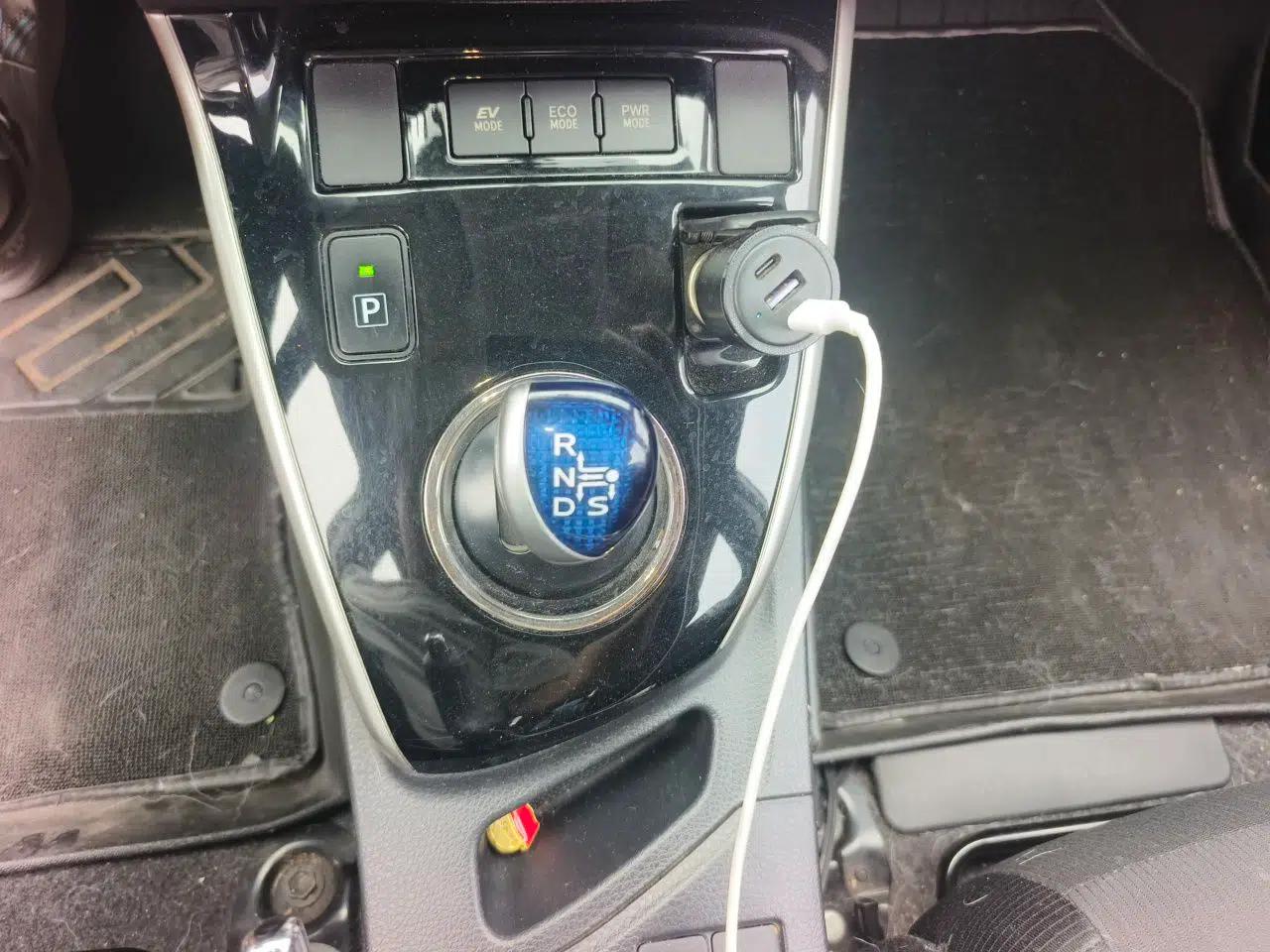 Toyota Levin 2016 Dual-Engine 1.8H GS E-CVT Elite Model with Sunroof — миниатюра 14