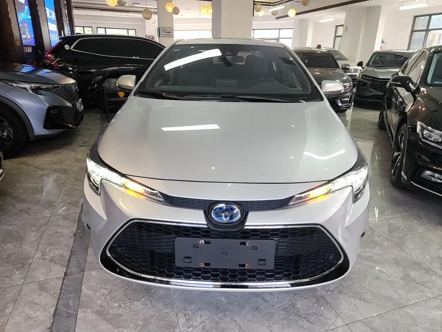 Toyota Levin 2022 Dual-Engine 1.8H E-CVT Luxury Edition — миниатюра 2