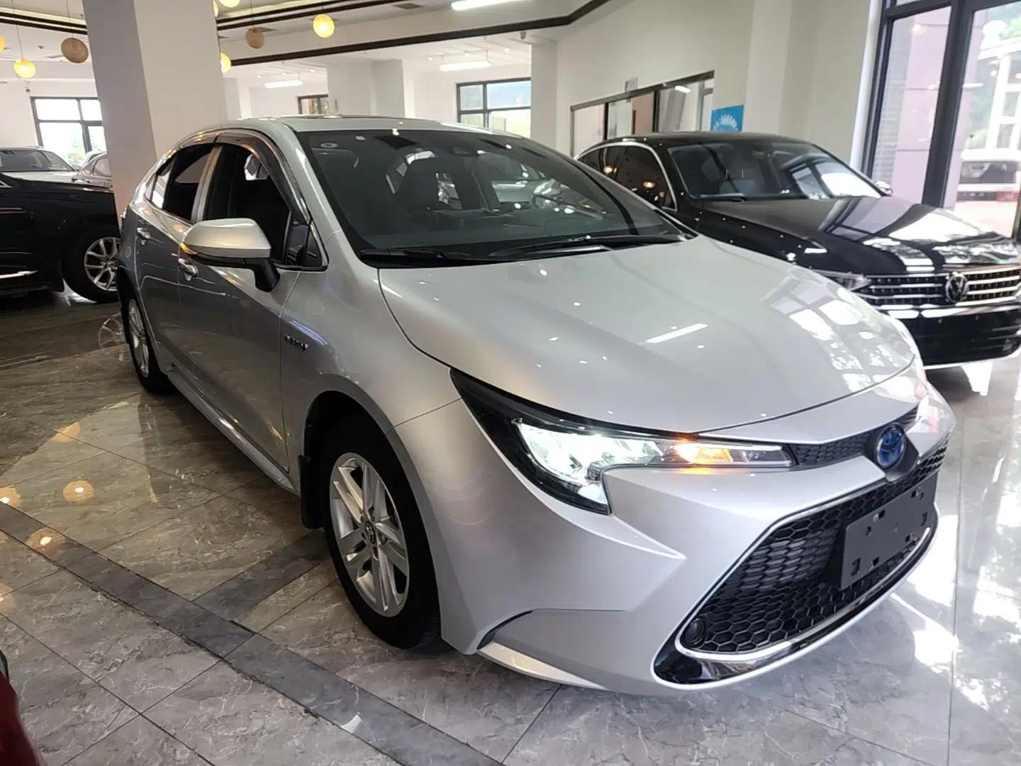 Toyota Levin 2022 Dual-Engine 1.8H E-CVT Luxury Edition — миниатюра 3