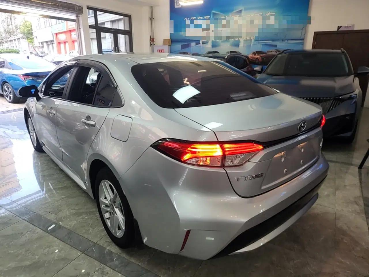 Toyota Levin 2022 Dual-Engine 1.8H E-CVT Luxury Edition — миниатюра 4