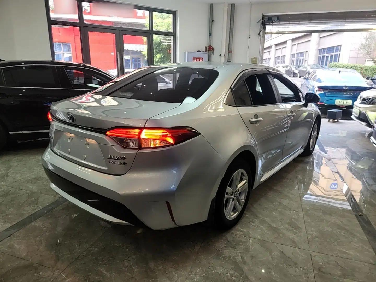 Toyota Levin 2022 Dual-Engine 1.8H E-CVT Luxury Edition — миниатюра 6