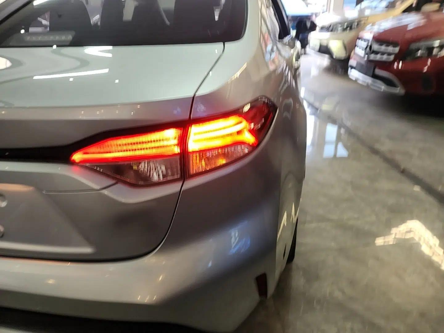 Toyota Levin 2022 Dual-Engine 1.8H E-CVT Luxury Edition — миниатюра 9