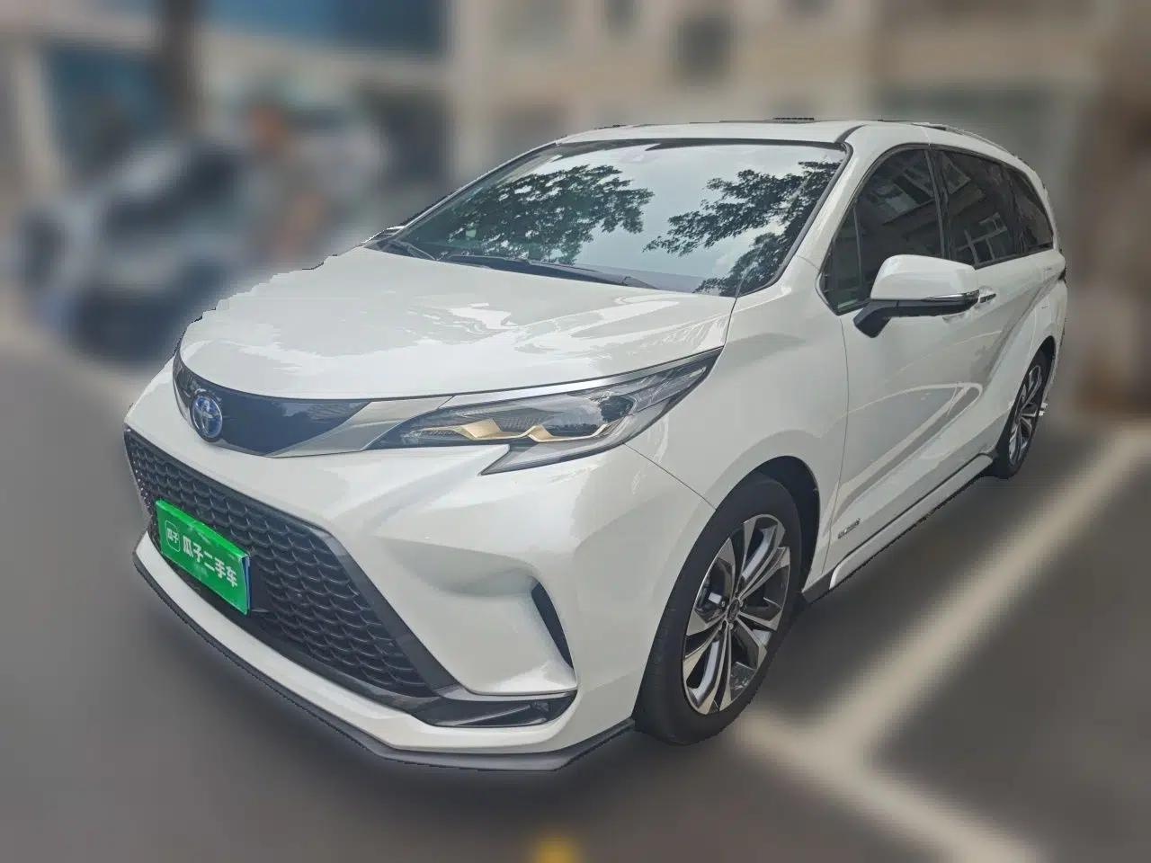 Toyota Granvia 2023 2.5L Hybrid Prestige PLUS Edition — миниатюра 1