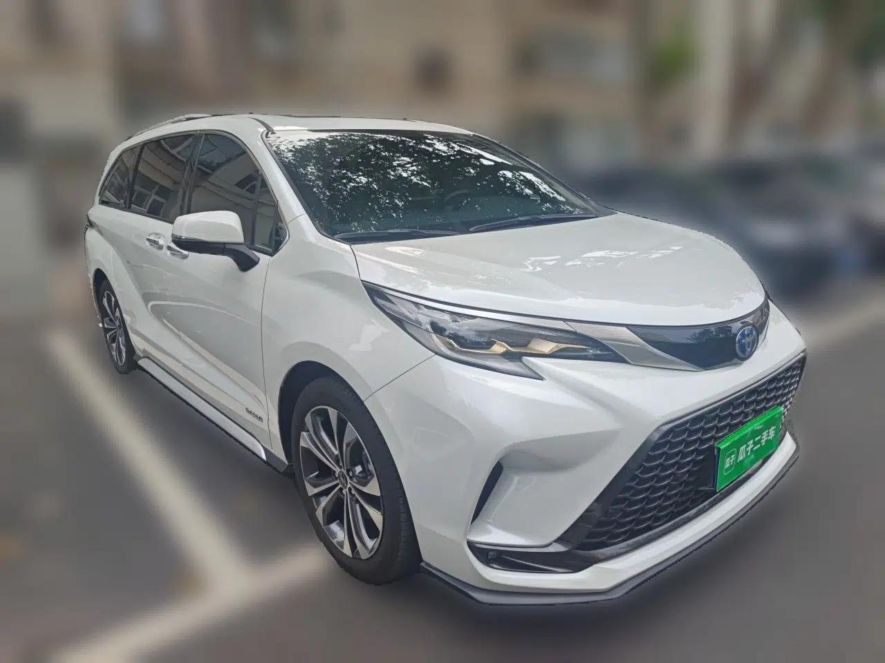 Toyota Granvia 2023 2.5L Hybrid Prestige PLUS Edition — миниатюра 3
