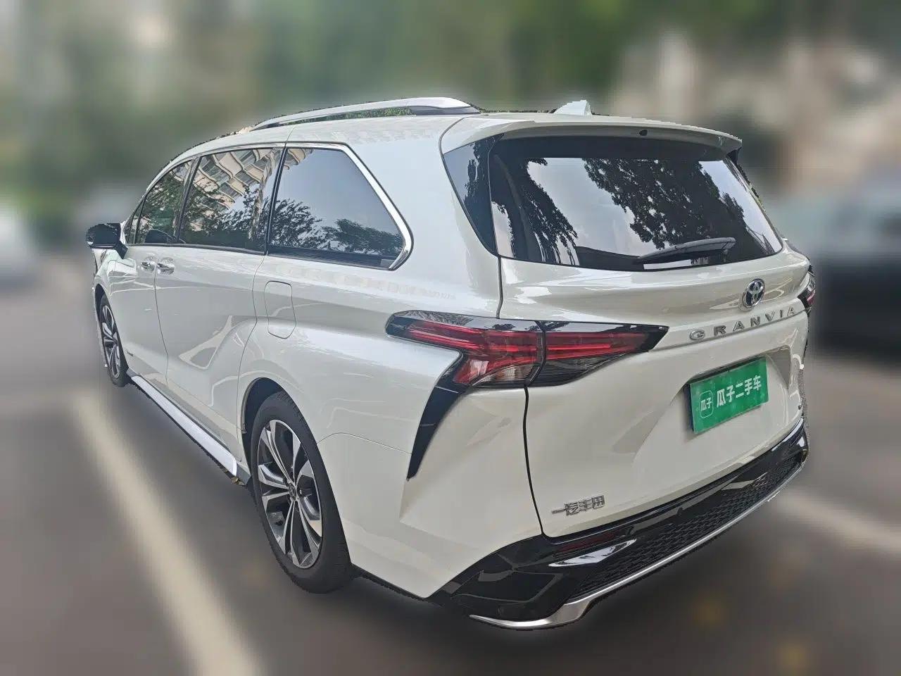 Toyota Granvia 2023 2.5L Hybrid Prestige PLUS Edition — миниатюра 4