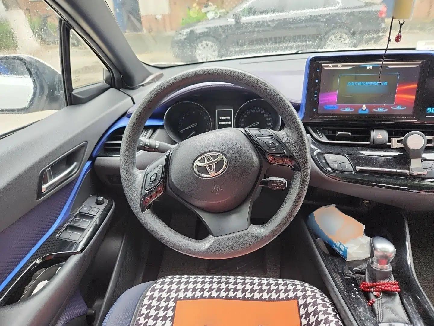 Toyota C-HR 2018 2.0L Leading with Sunroof China VI Standard — миниатюра 9