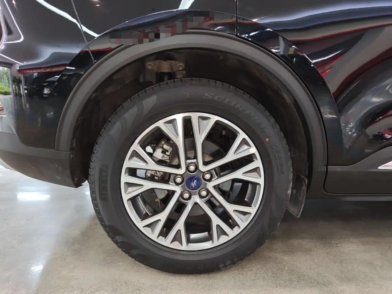 Ford Escape 2020 EcoBoost 245 Two-Wheel-Drive Titanium Edition — миниатюра 11