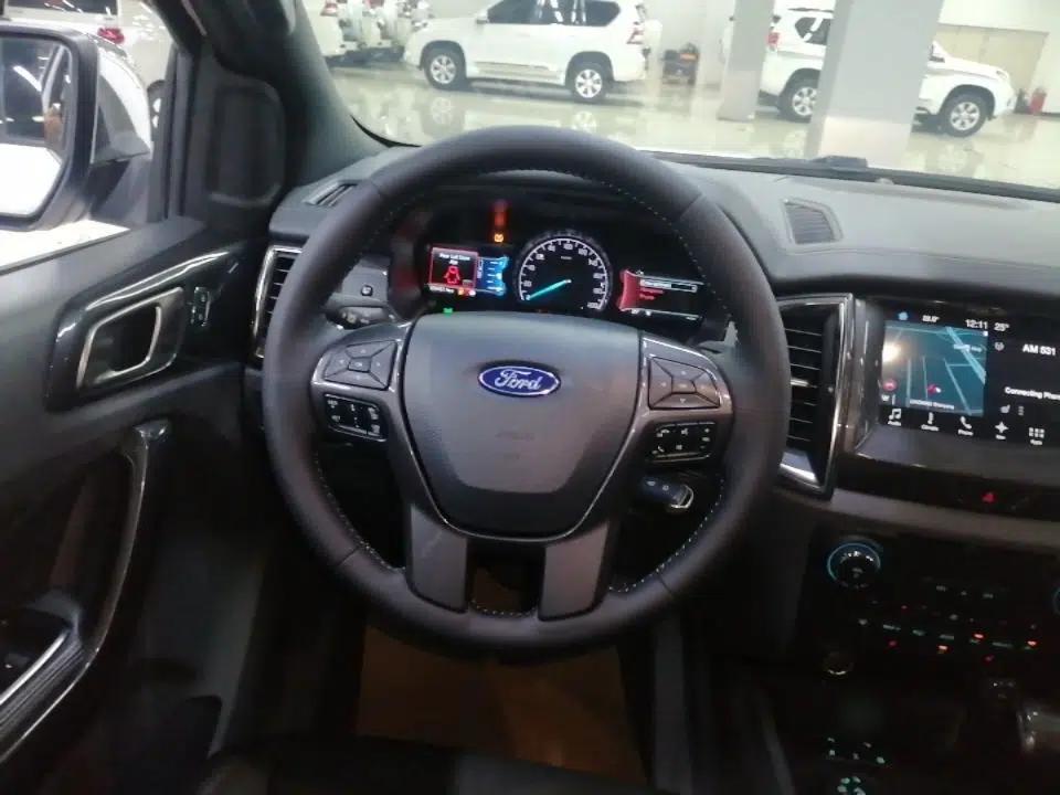 Ford Everest 2017 2.0T Gasoline Automatic 4x4 Flagship Edition 7 Seats — миниатюра 13