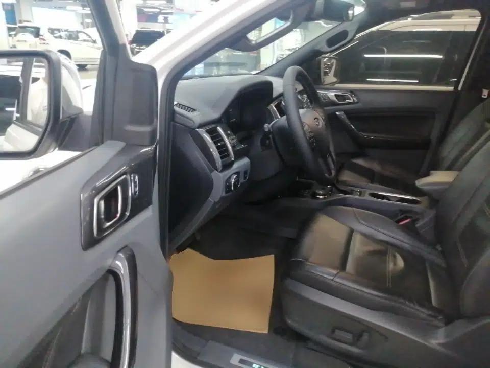 Ford Everest 2017 2.0T Gasoline Automatic 4x4 Flagship Edition 7 Seats — миниатюра 18