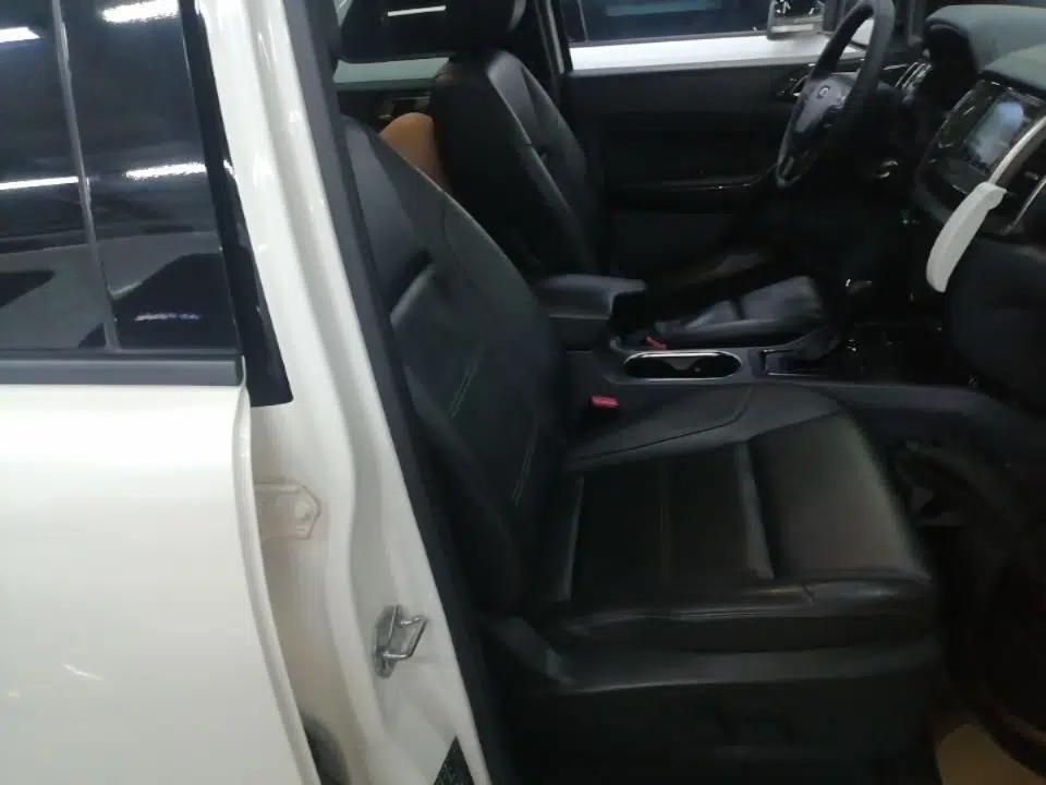 Ford Everest 2017 2.0T Gasoline Automatic 4x4 Flagship Edition 7 Seats — миниатюра 19