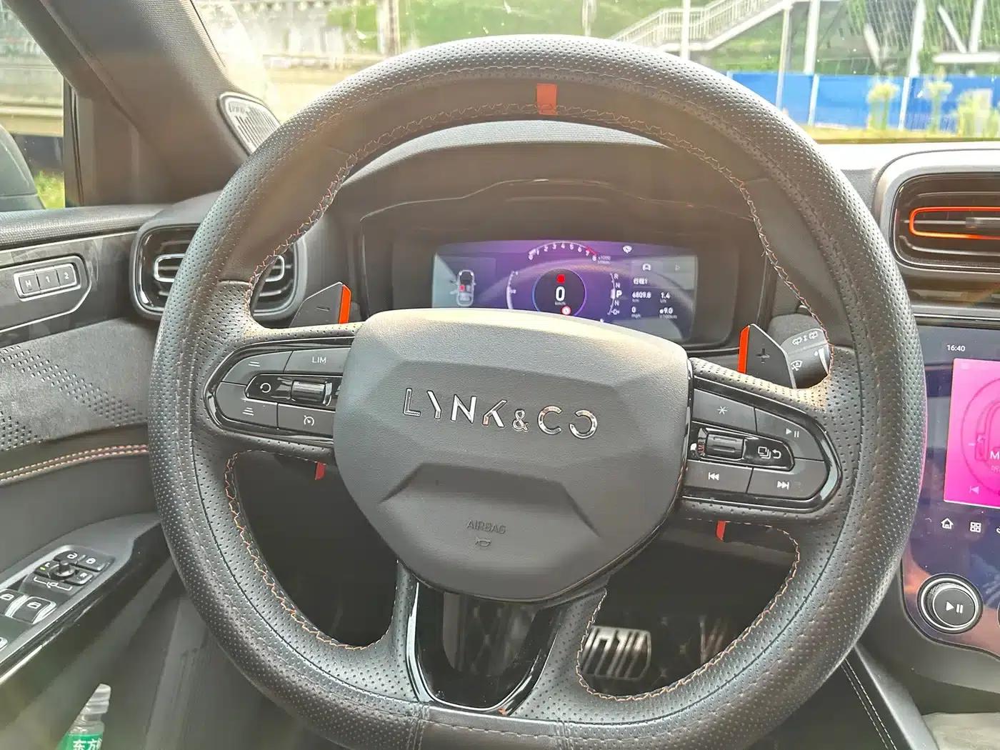 Lynk & Co 02 Hatchback 2021 2.0TD Halo Driving Package Edition — миниатюра 15
