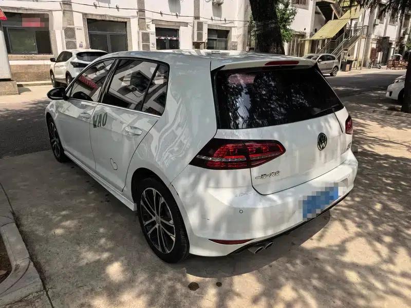 2017 Golf 280TSI Automatic R-Line Millionth Unit Edition — миниатюра 4