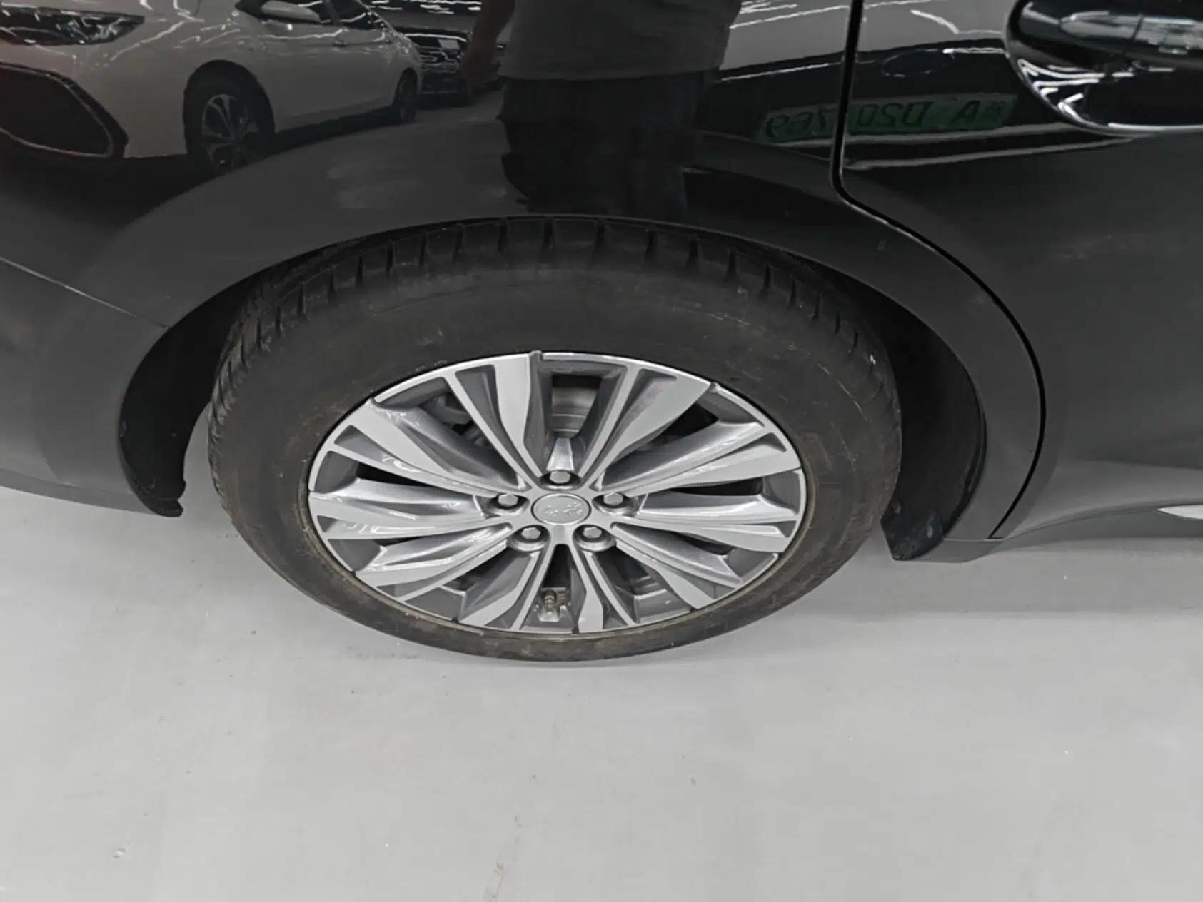 Hongqi E-QM5 2024 610 km PLUS — миниатюра 11