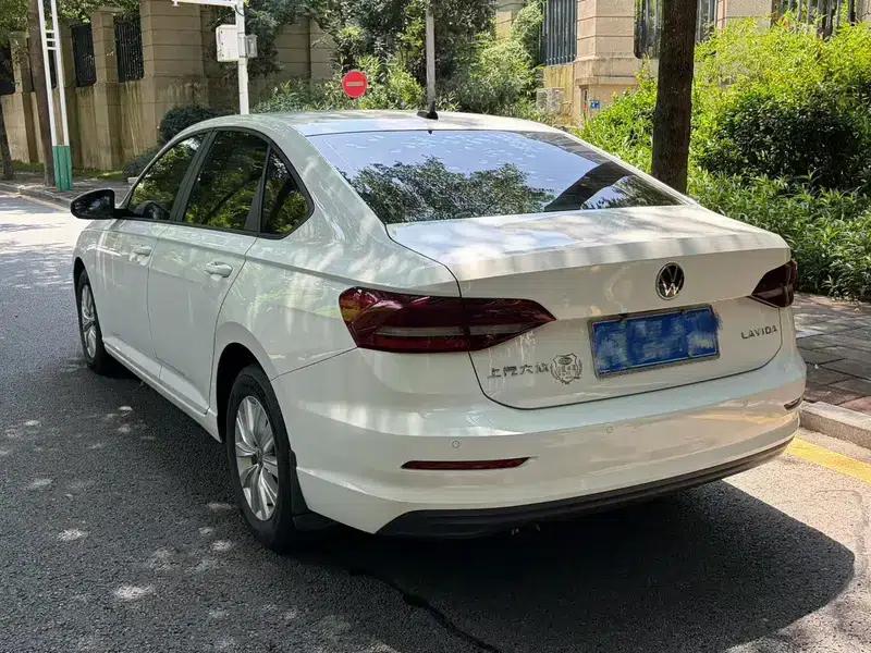 2022 Volkswagen Lavida 1.5L Automatic Comfort Edition — миниатюра 4