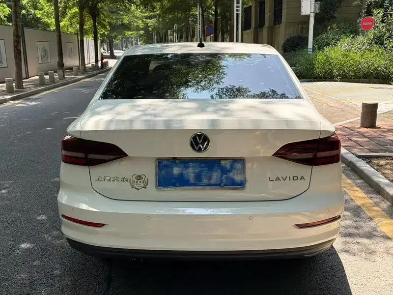 2022 Volkswagen Lavida 1.5L Automatic Comfort Edition — миниатюра 5