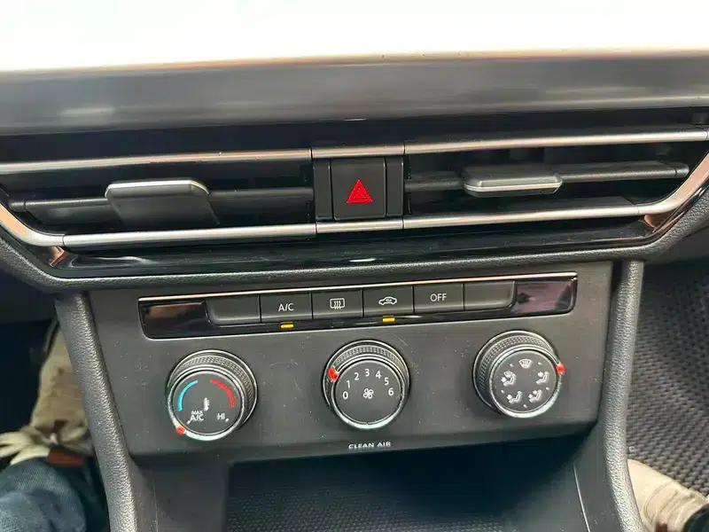 2023 Volkswagen Lavida Facelift 1.5L Automatic Comfort Edition — миниатюра 11