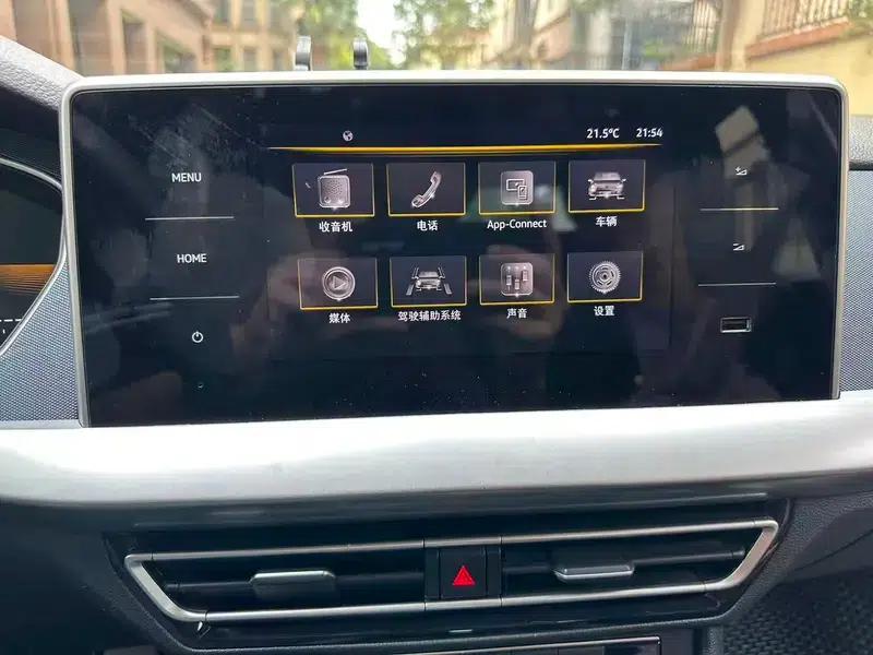 2023 Volkswagen Lavida Facelift 1.5L Automatic Comfort Edition — миниатюра 13