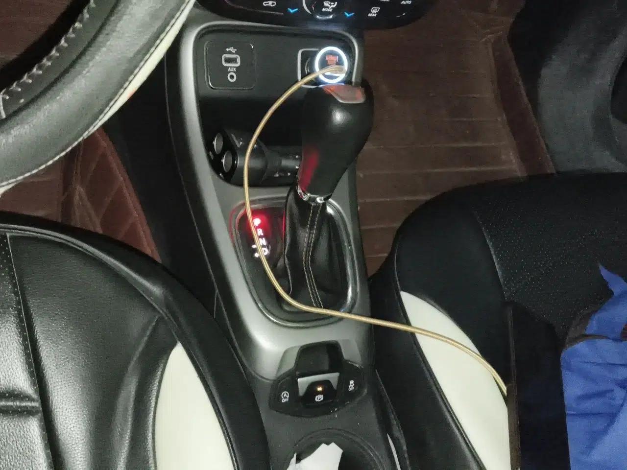 Jeep Compass 2019 200T Automatic Family Edition - Connected Large Screen Version — миниатюра 13