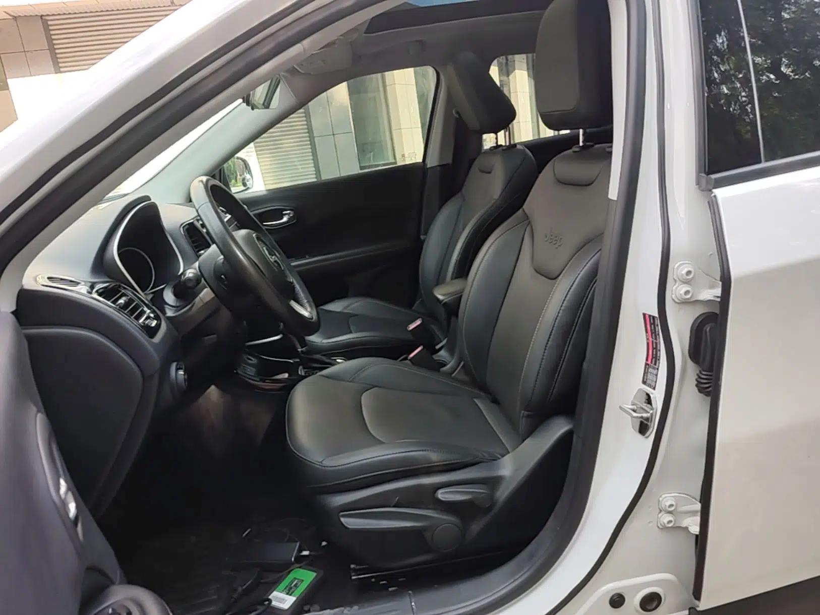 Jeep Compass 2017 200T Automatic Family Edition — миниатюра 17