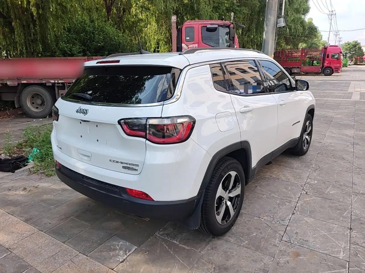 Jeep Compass 2017 200T Automatic Family Edition — миниатюра 6