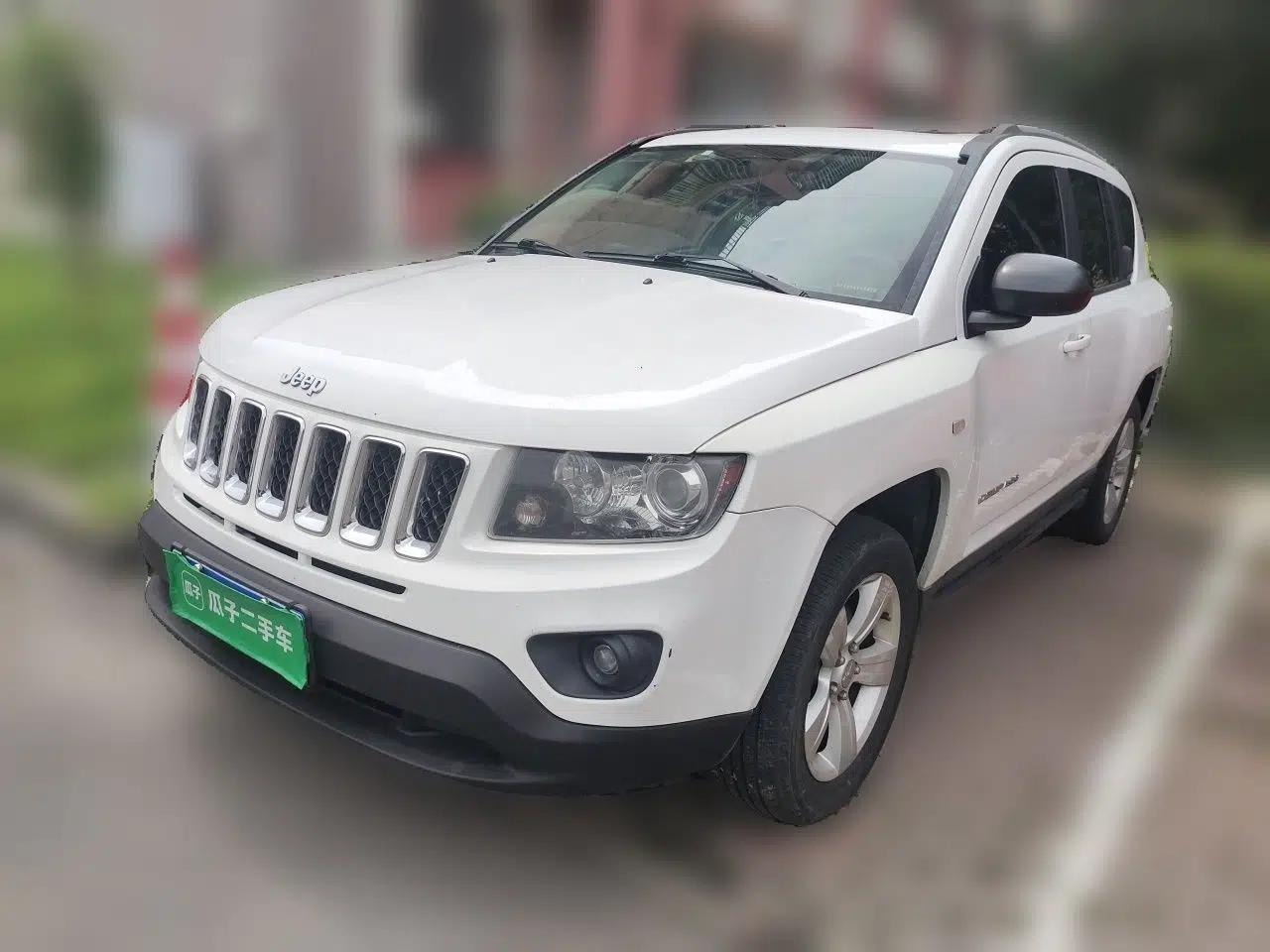 Jeep Compass 2015 2.0L two-wheel drive sport version — миниатюра 1