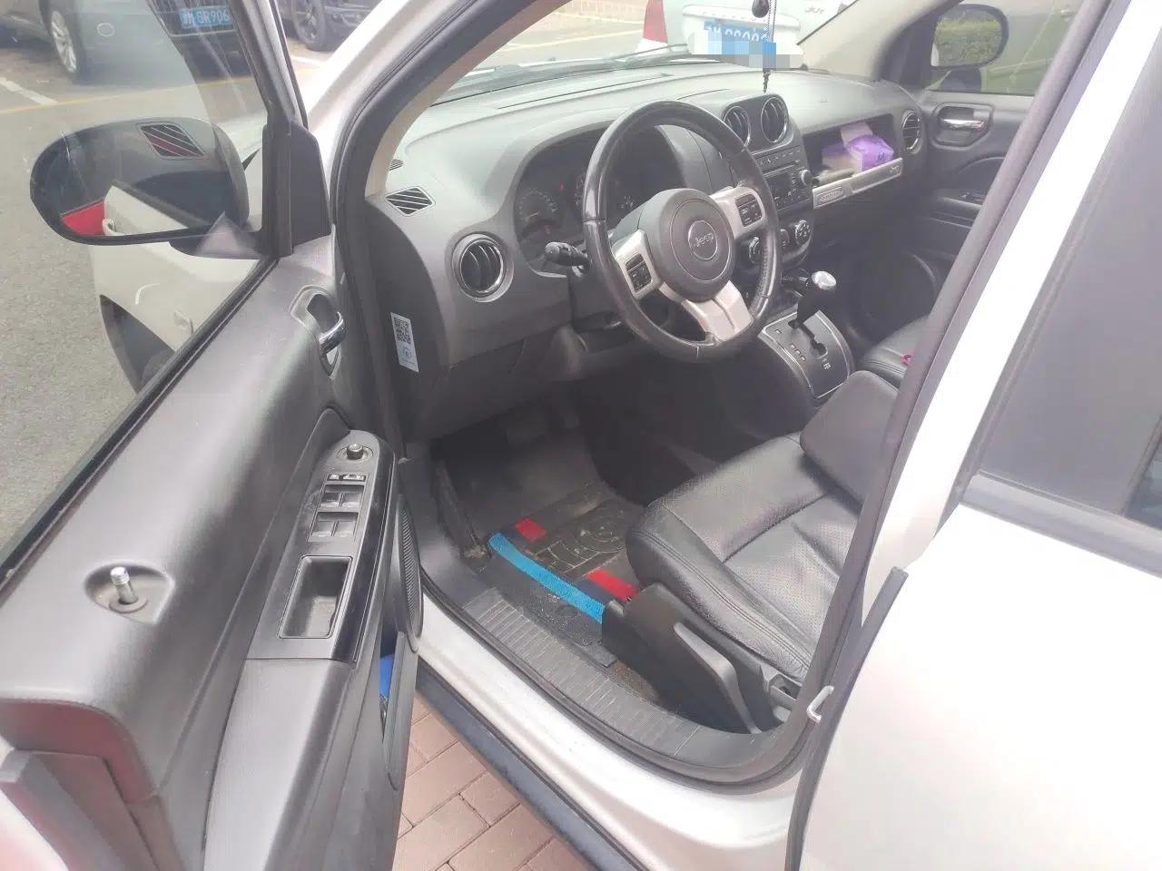 Jeep Compass 2015 2.0L two-wheel drive sport version — миниатюра 16
