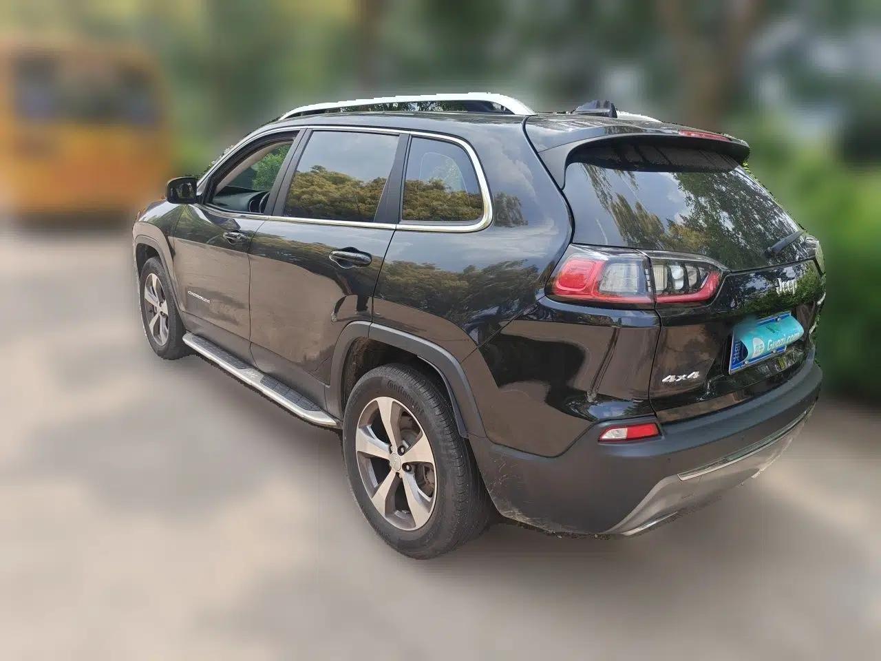 Jeep Cherokee 2019 2.0T Four-Wheel Drive Explorer Edition China V — миниатюра 4
