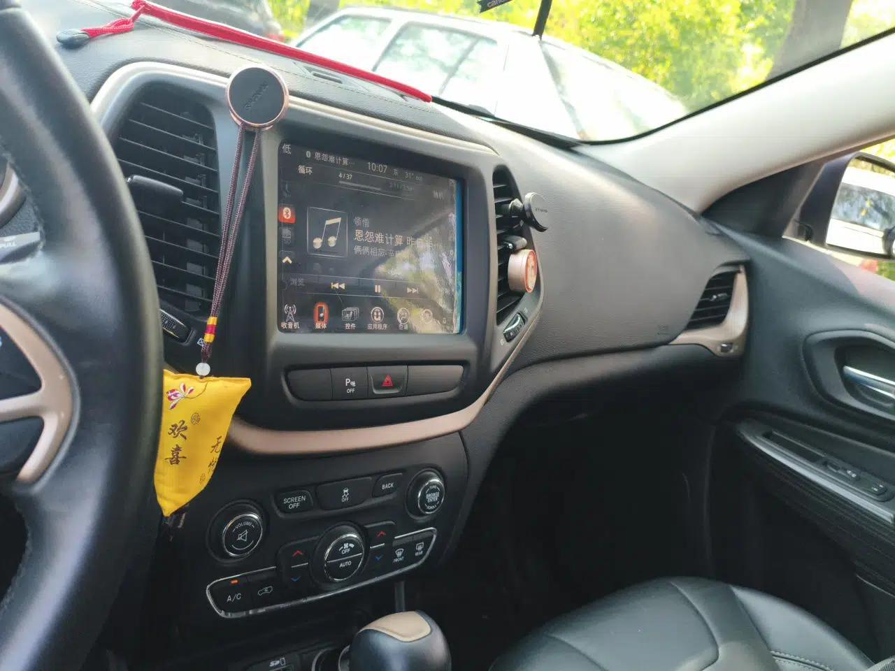 Jeep Cherokee 2016 2.0L Superior Edition — миниатюра 13