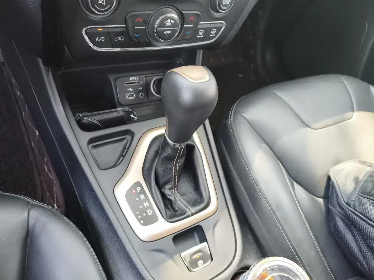 Jeep Cherokee 2016 2.0L Superior Edition — миниатюра 14