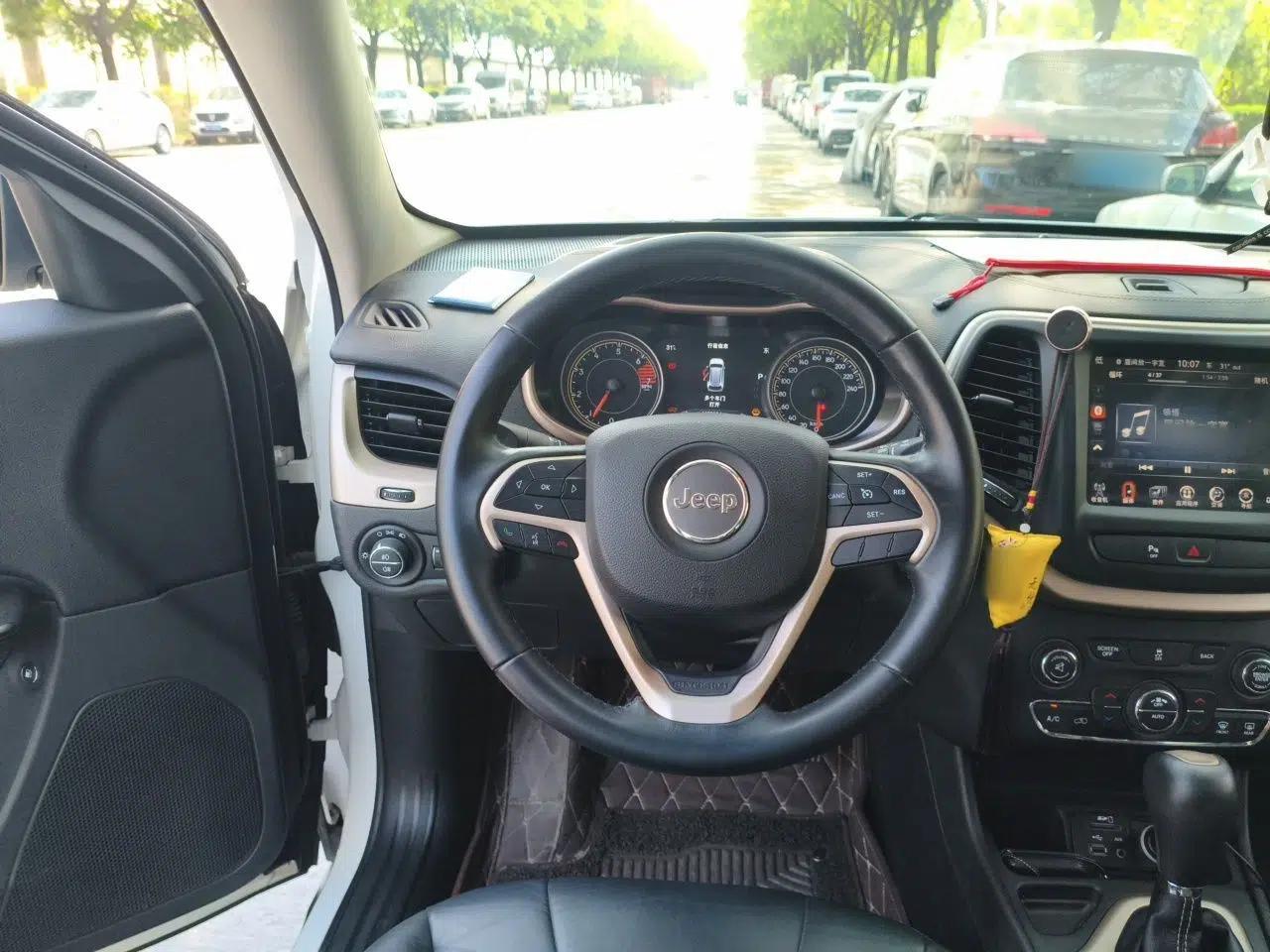 Jeep Cherokee 2016 2.0L Superior Edition — миниатюра 10