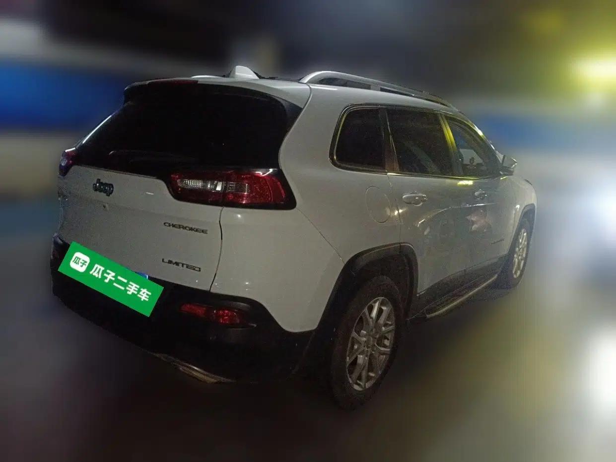 Jeep Cherokee 2017 2.4L Leading Smart Edition — миниатюра 6