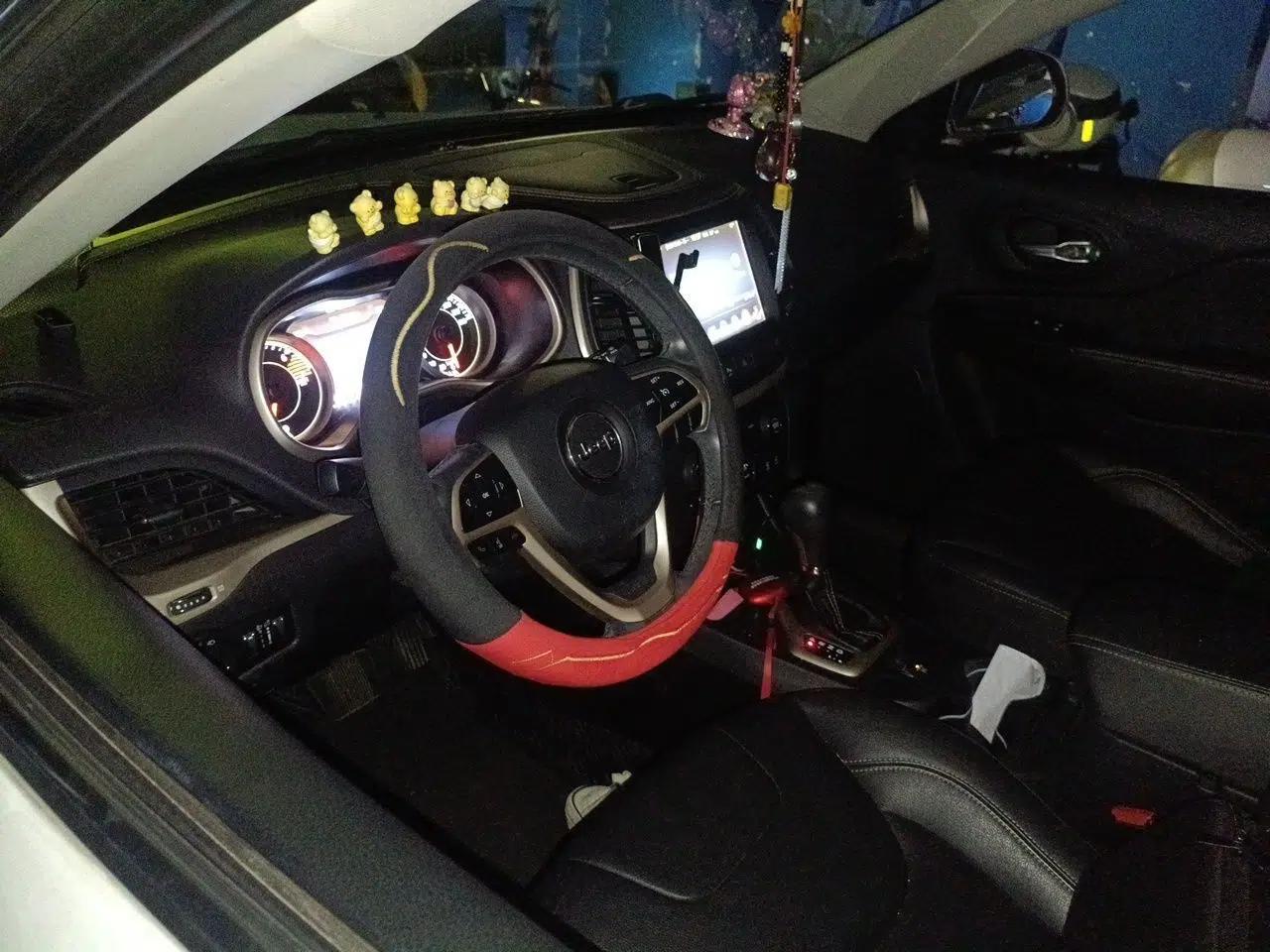 Jeep Cherokee 2017 2.4L Leading Smart Edition — миниатюра 9