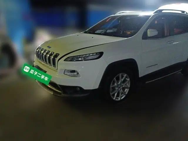 Jeep Cherokee 2017 2.4L Leading Smart Edition