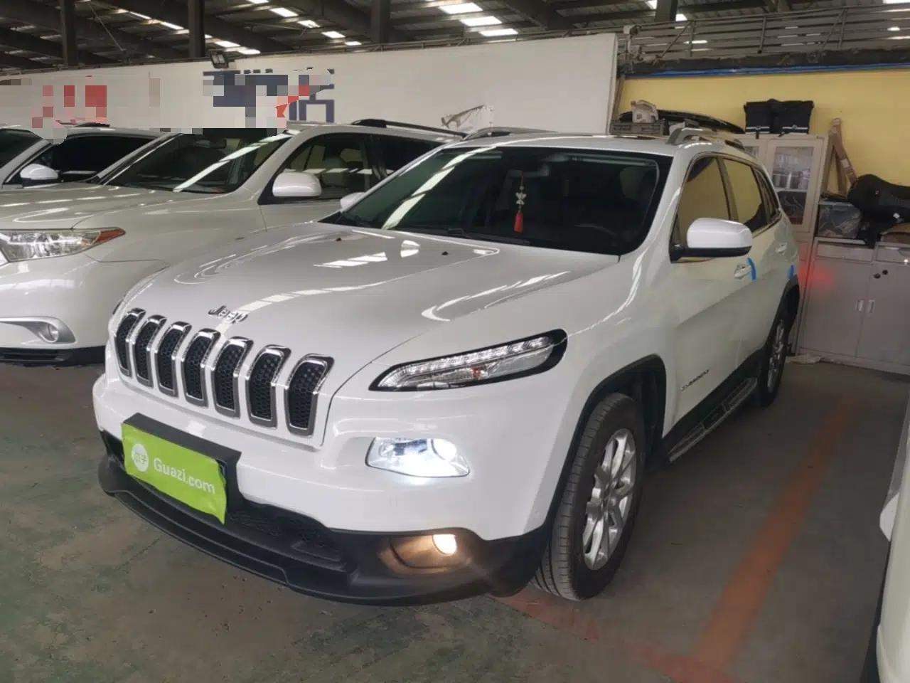 Jeep Cherokee 2016 2.0L Superior Edition — миниатюра 1
