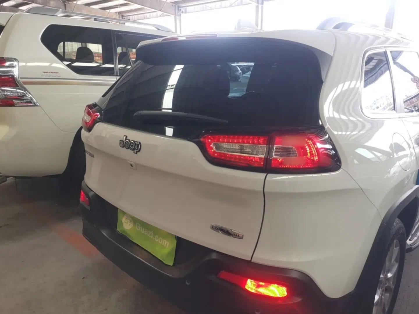 Jeep Cherokee 2016 2.0L Superior Edition — миниатюра 5