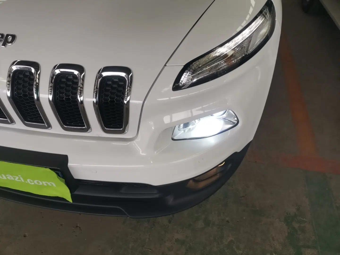 Jeep Cherokee 2016 2.0L Superior Edition — миниатюра 8