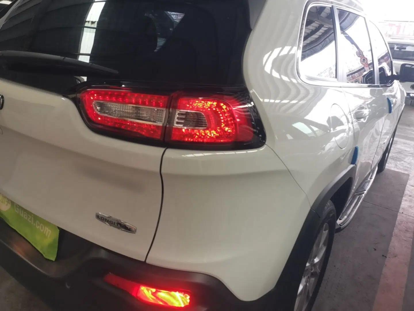 Jeep Cherokee 2016 2.0L Superior Edition — миниатюра 9