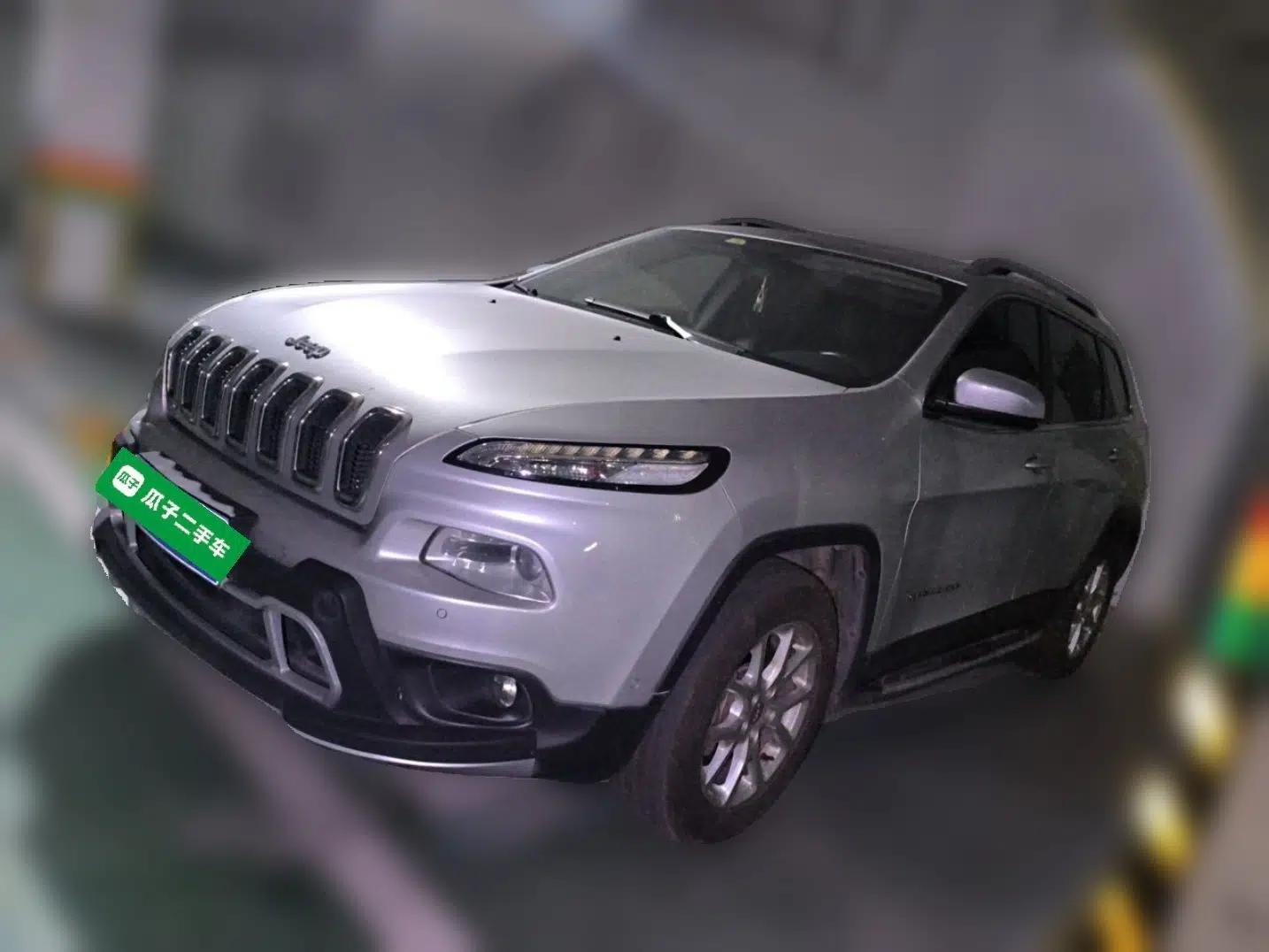 Jeep Cherokee 2016 2.4L Professional Edition — миниатюра 1